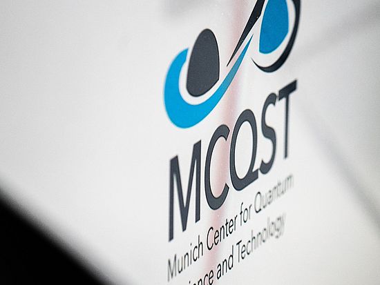 Munich Center for Quantum Science and Technology Logo des Munich Center for Quantum Science and Technology auf einem Bildschirm.