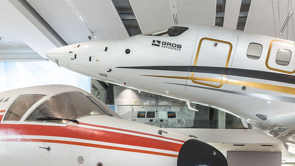 Grob und Hansajet in der Ausstellung Moderne Luftfahrt.