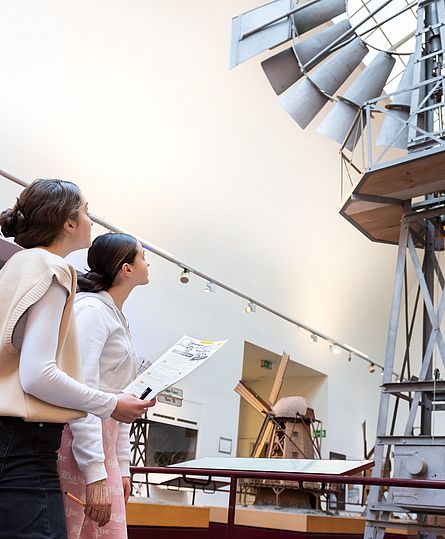 Programm_Begleitmaterial_Forscherboegen_CD_L_7626_06.jpg Mit dem Forscherbogen durch die Ausstellung Kraftmaschinen.