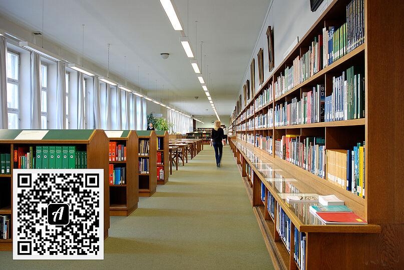 QR-Code zum Actionbound "Auf Erkundungstour in der Bibliothek mit Actionbound" in der linken unteren Ecke. Im Hintergrund ein Einblick in den Lesesaal der Bibliothek des Deutschen Museums.