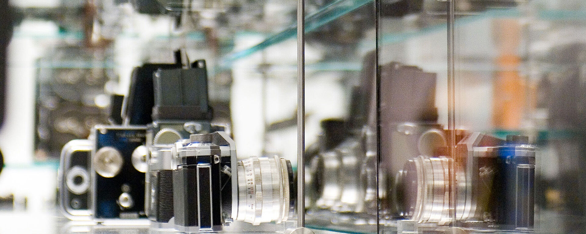 Photograph of several old cameras in a glass showcasse