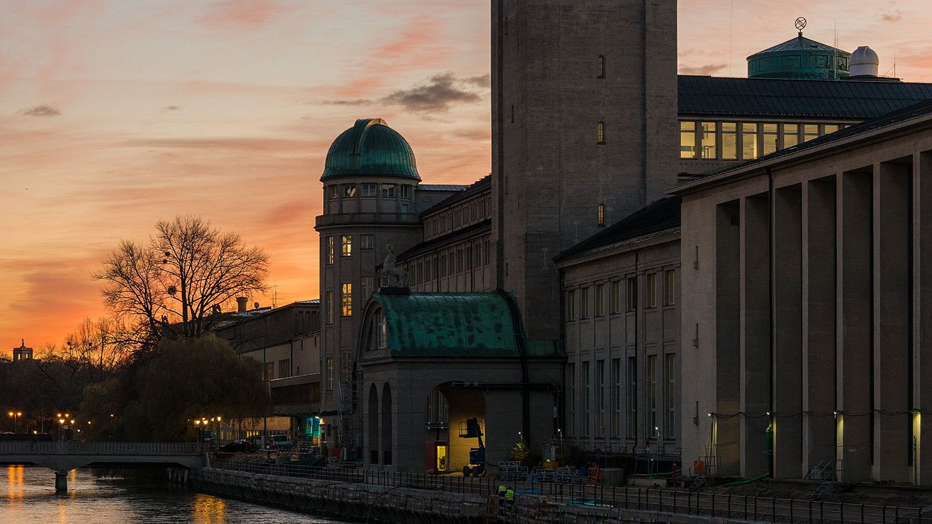 Museumsturm bei Dämmerung Blick auf den Museumsturm bei Dämmerung