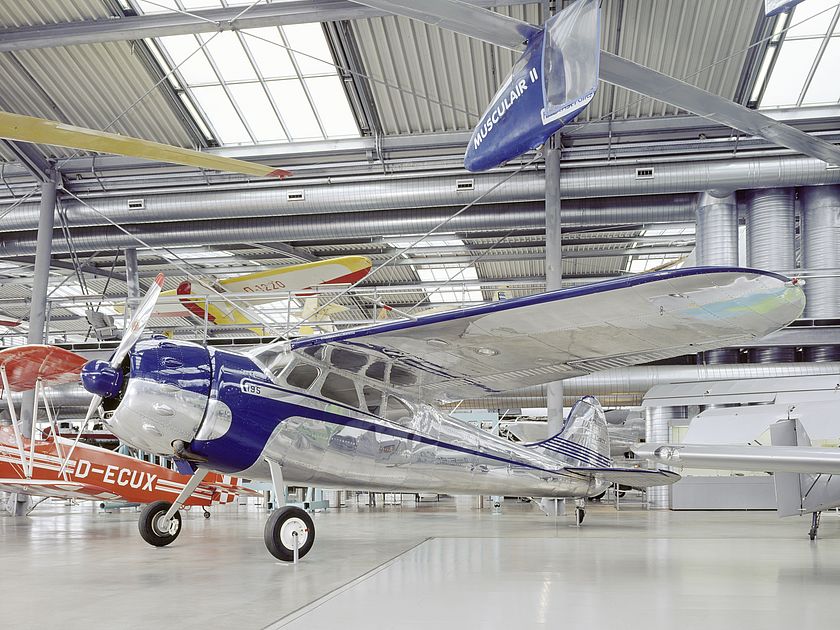 Sport- und Reiseflugzeug Cessna 195 in der Flugwerft Schleißheim.