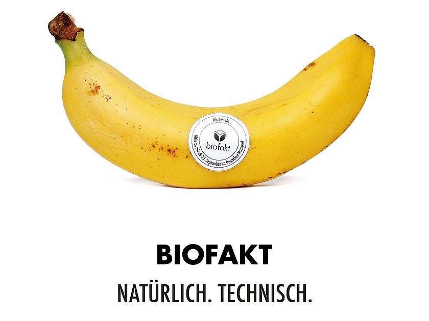 Ausstellungsplakat der Sonderausstellung Biofakt. Zu sehen ist eine Banane mit dem Label "Ich bin ein Biofakt".