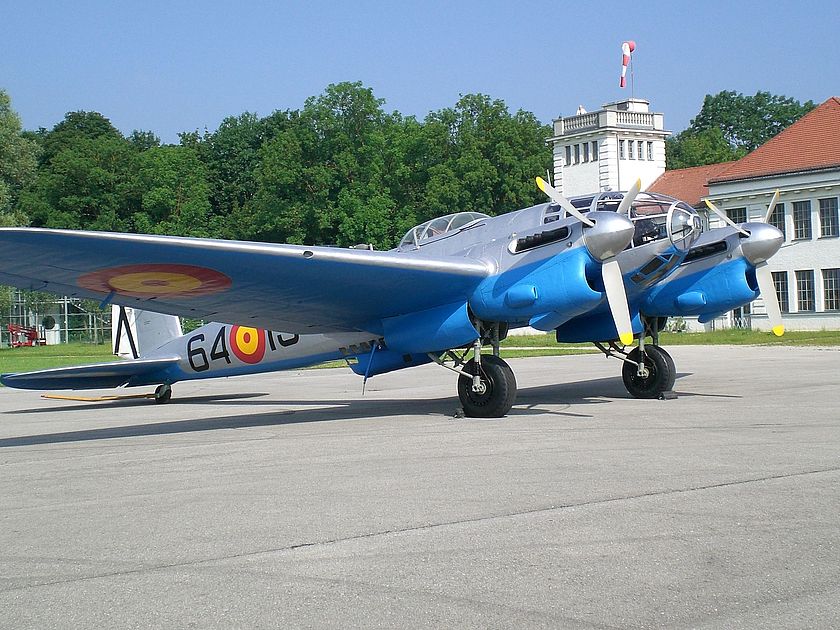 Militärflugzeug CASA 2.111 B in der Flugwerft Schleißheim.