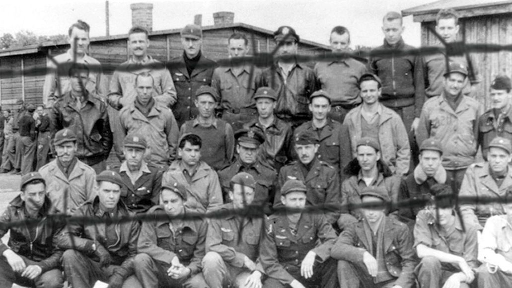 Alliierte Piloten hinter Stacheldraht