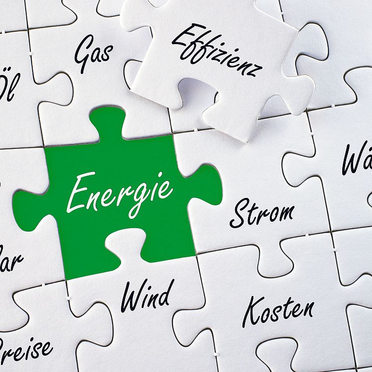 Verschiedene Puzzleteile mit Begriffen aus der Energiewende.