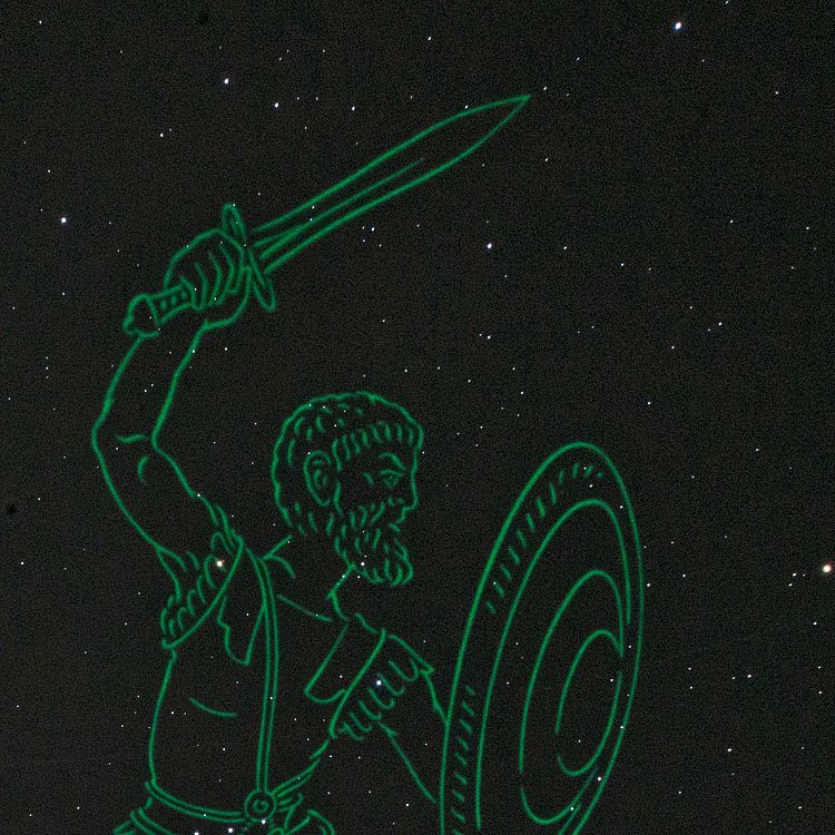 Projektion im Planetarium: Sternenhimmel über München mit Sternzeichen.