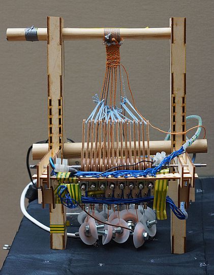 The live-programmable warp-weighted loom