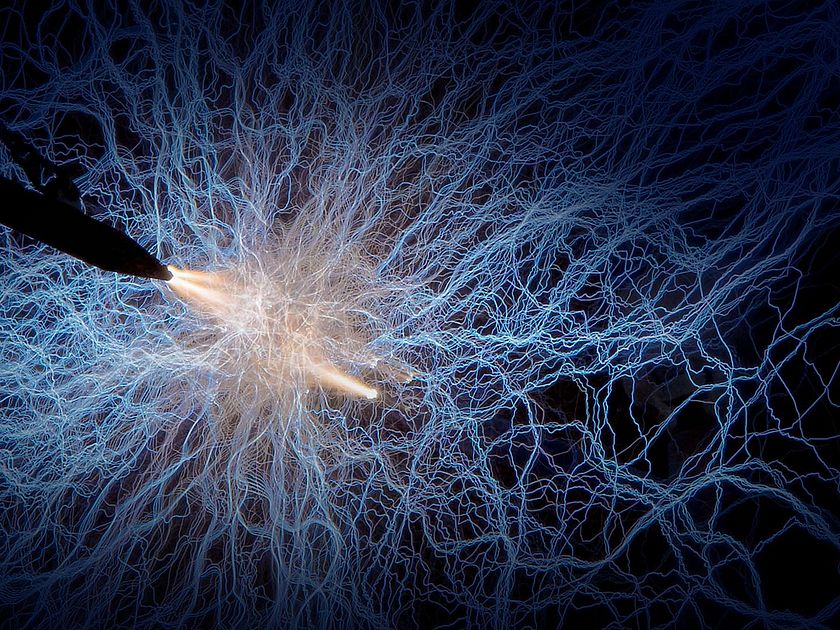 Vorfuehrung Starkstrom mit Blitzentladung.