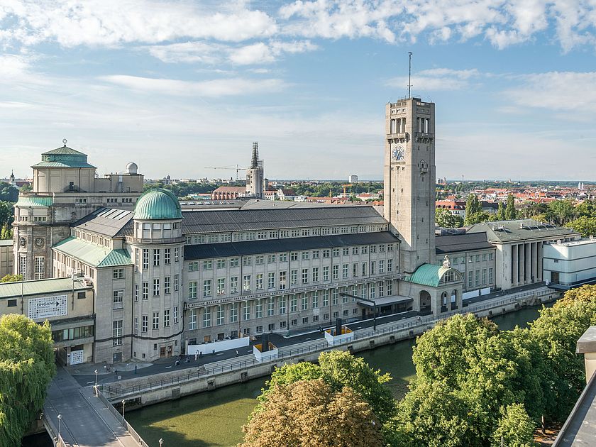 Das Gebäude des Deutschen Museums auf der Museumsinsel in München.