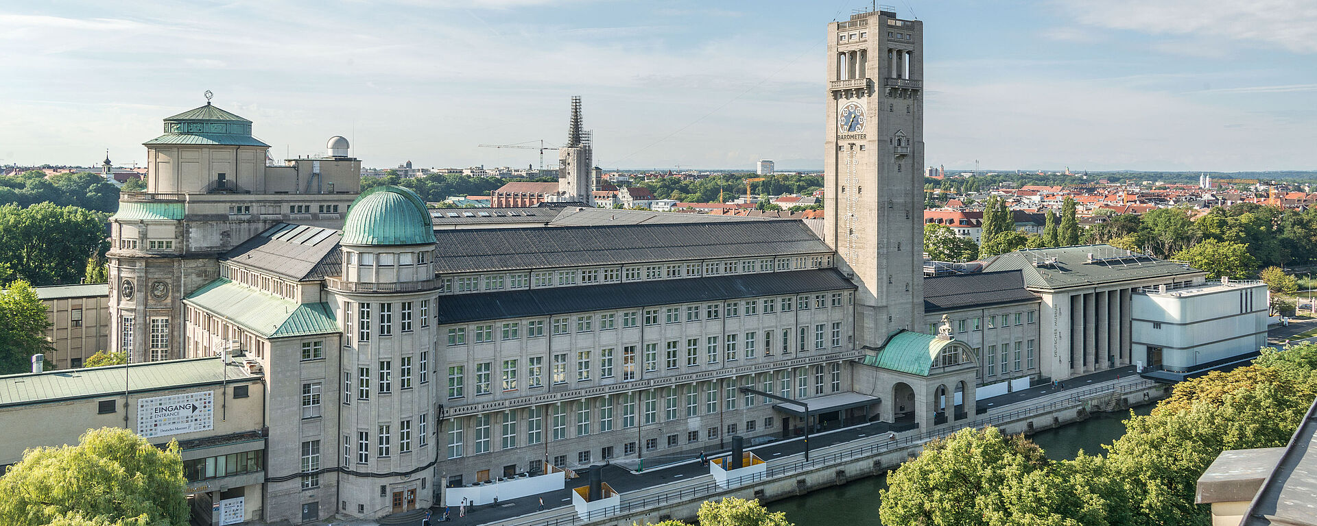 Das Gebäude des Deutschen Museums auf der Museumsinsel in München.