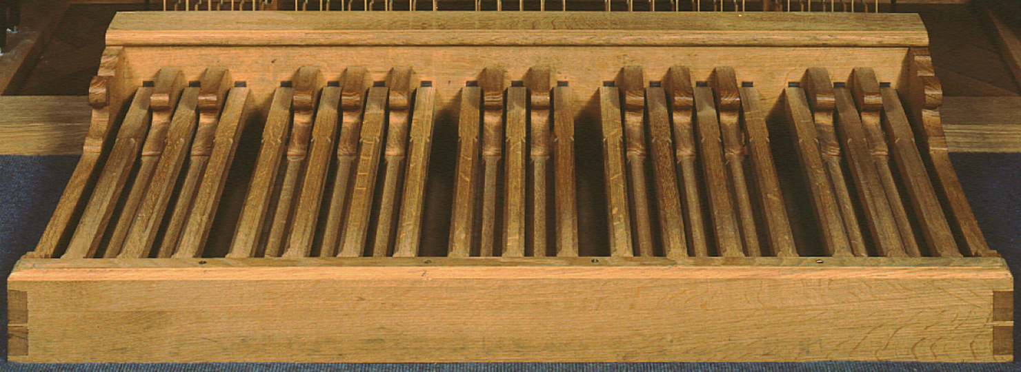 Das Pedal der Ahrend-Orgel.