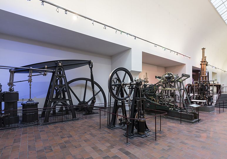 Blick in den Ausstellungsbereich Dampfmaschinen bis Mitte des 19. Jh.