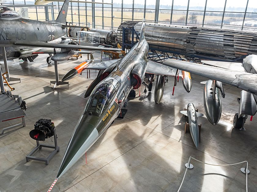 Militärflugzeug Lockheed F-104G Starfighter in der Flugwerft Schleißheim.