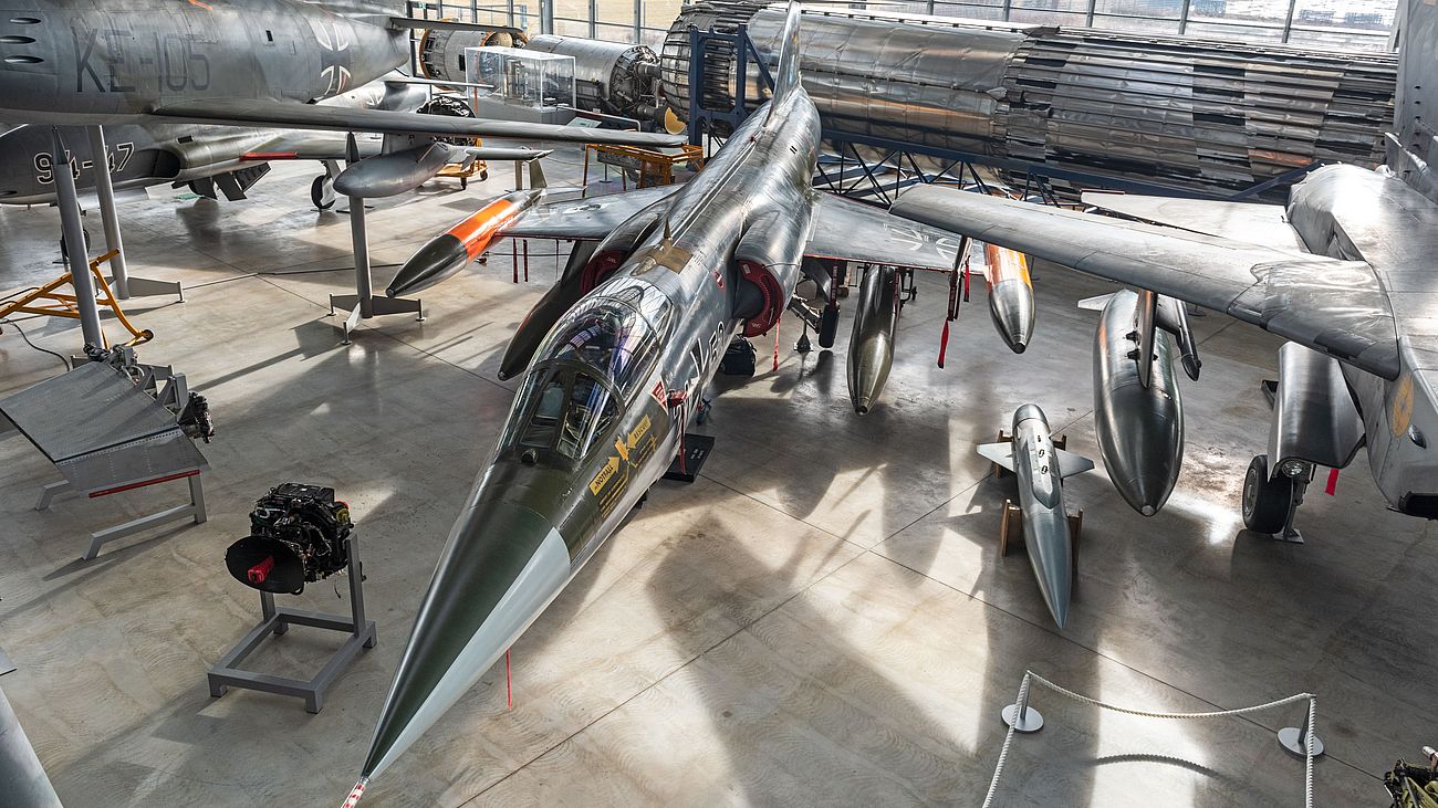 Militärflugzeug Lockheed F-104G Starfighter in der Flugwerft Schleißheim.