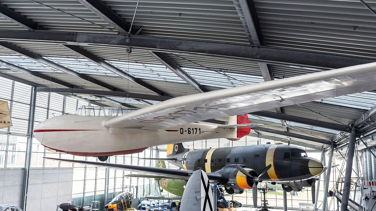 Segelflugzeug Kranich II in der Flugwerft Schleißheim.