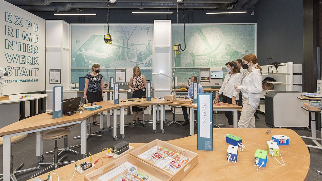 Experimentier-Werkstatt während dem Workshop "Sensor Lab".