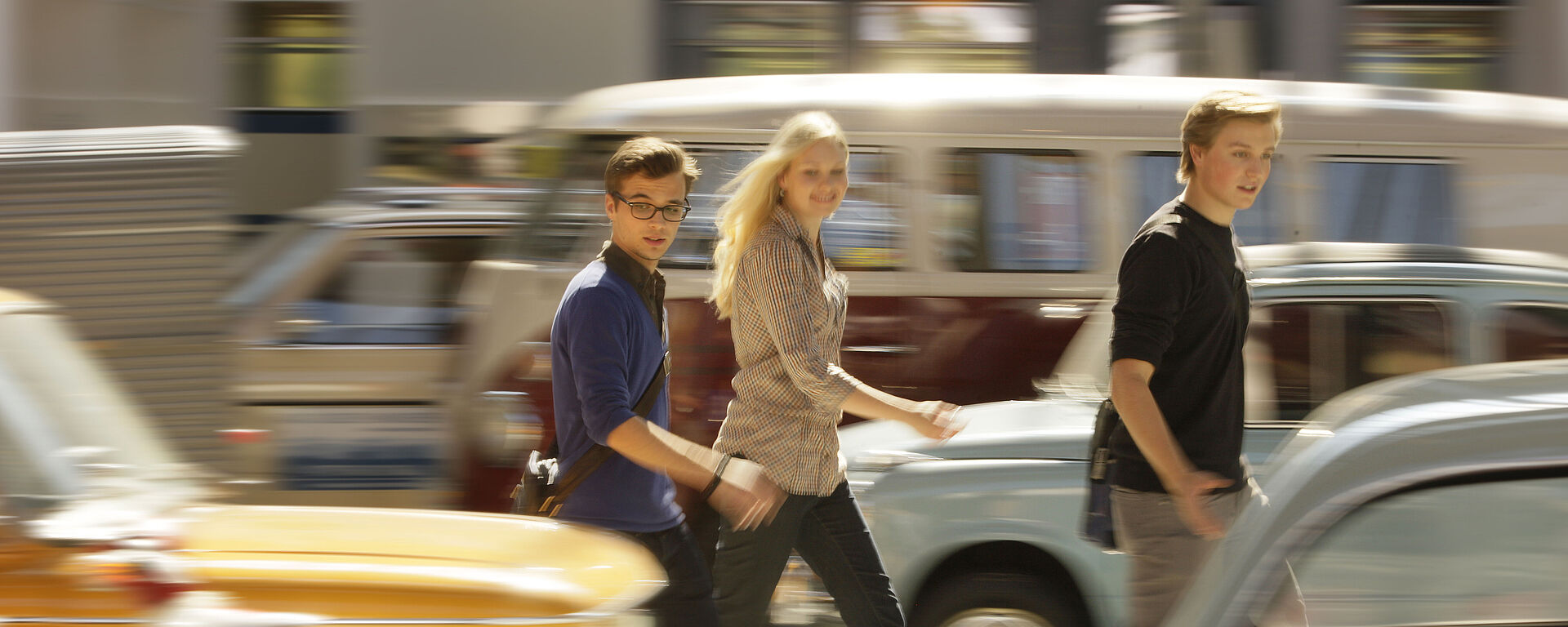 BesucherInnen in der Halle I.
