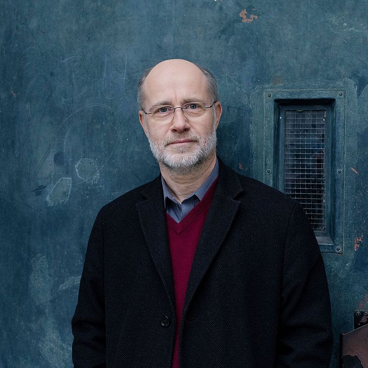 Auf dem Foto ist Harald Lesch zu sehen.