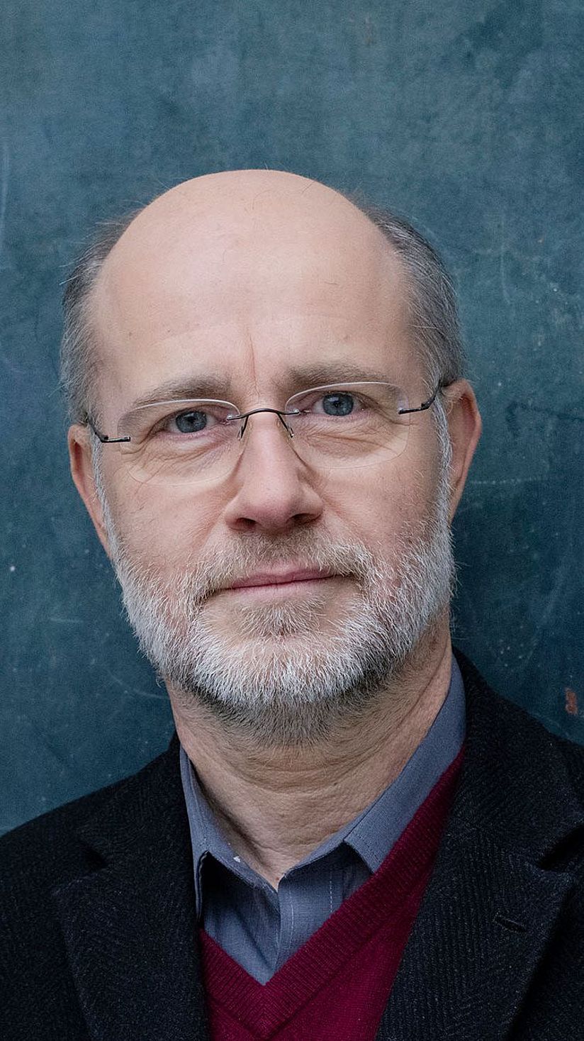 Auf dem Foto ist Harald Lesch zu sehen.