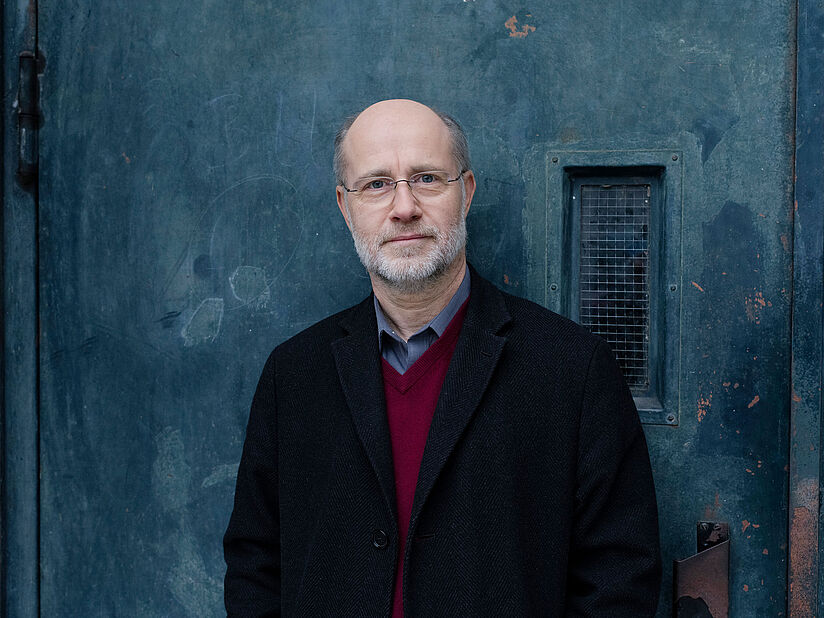 Auf dem Foto ist Harald Lesch zu sehen.