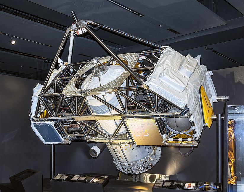 Satellit ASTRO-SPAS in der Ausstellung Raumfahrt.