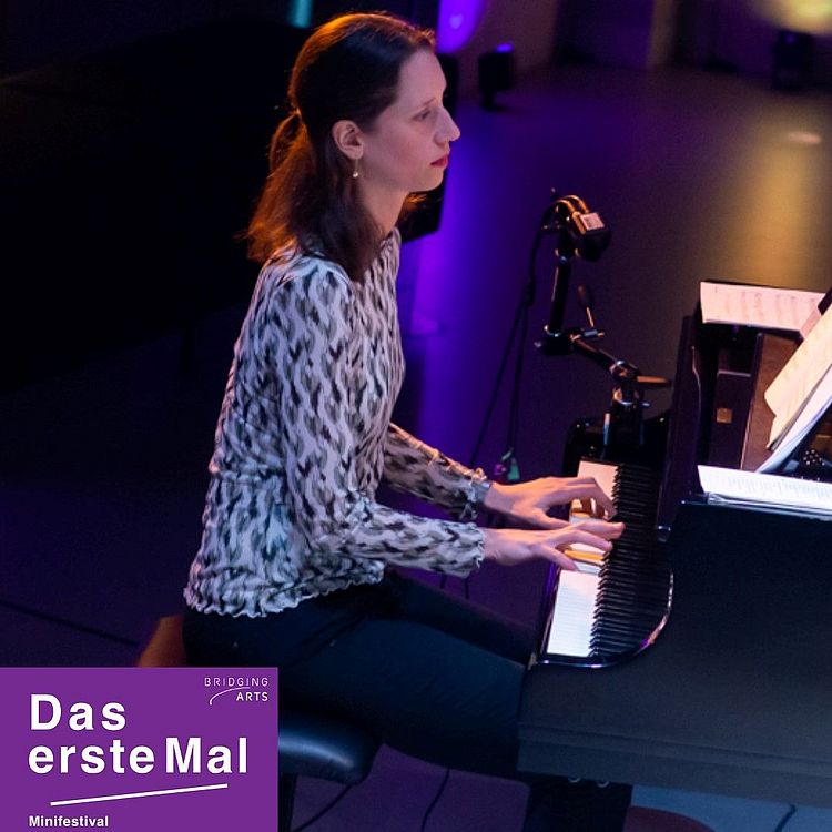 Virginie Dejos musiziert am DMN.