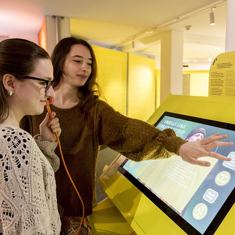  Exponat Künstliche Kreativität im Erlebnisraum KI Deutsches Museum Bonn.