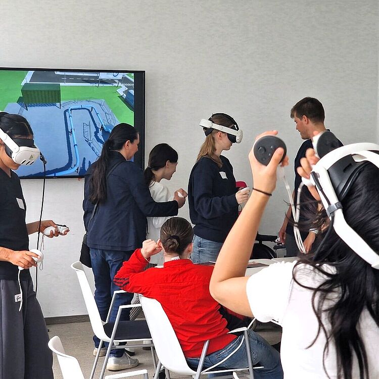 Kinder beim Girls Day des Verein Energiewende Linz Powerplayground Virtual Reality VR Erfahrung