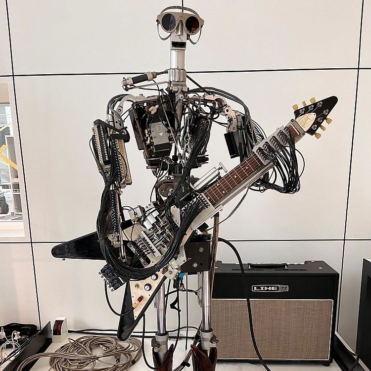 Gitarrenroboter Fingers in der Ausstellung Robotik