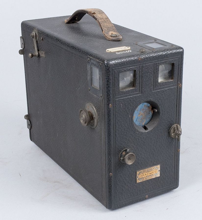 Foto: Im Januar 1939 vom Liquidator der Firma eingelieferte Magazinkamera aus dem Besitz der jüdischen Metallgroßhandlung Nathan Grünsfelder, München. Deutsches Museum, Inv.-Nr. 69008.