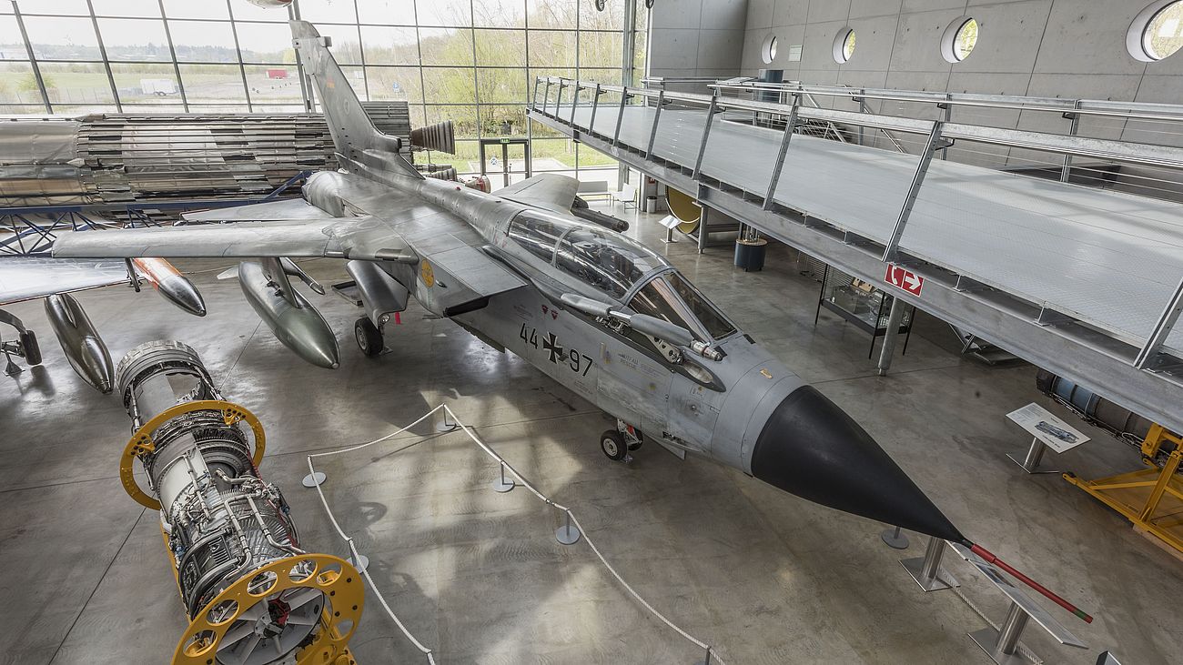 Militärflugzeug Tornado inder Flugwerft Schleißheim.