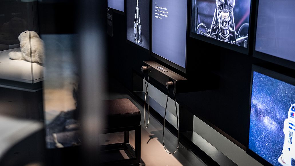 Roboter spielen im Themenbereich Arbeit und Alltag eine zentrale Rolle.