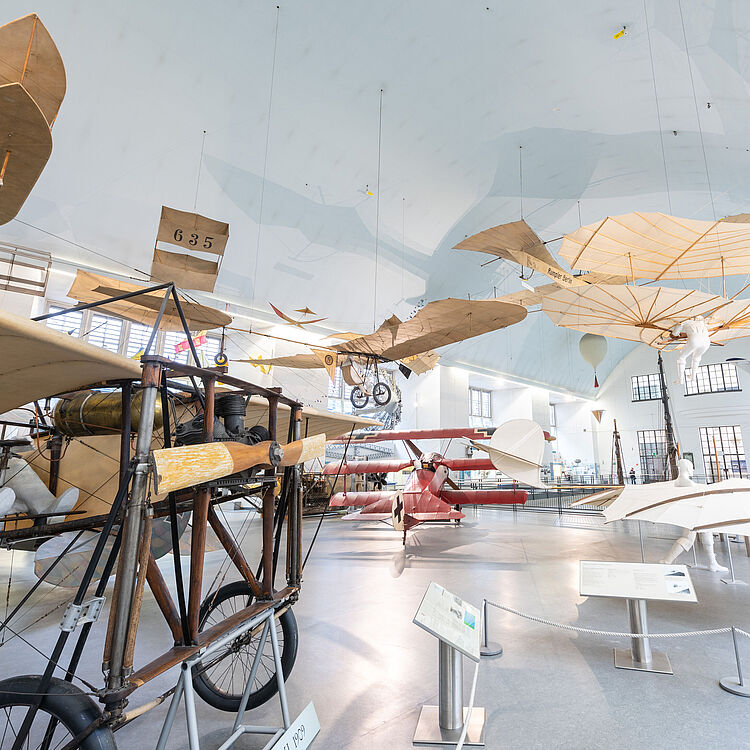 Blick in die Alte Luftfahrthalle.