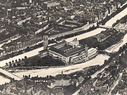 Blick von oben auf die Baustelle des Ausstellungsgebäudes im Jahr 1917.