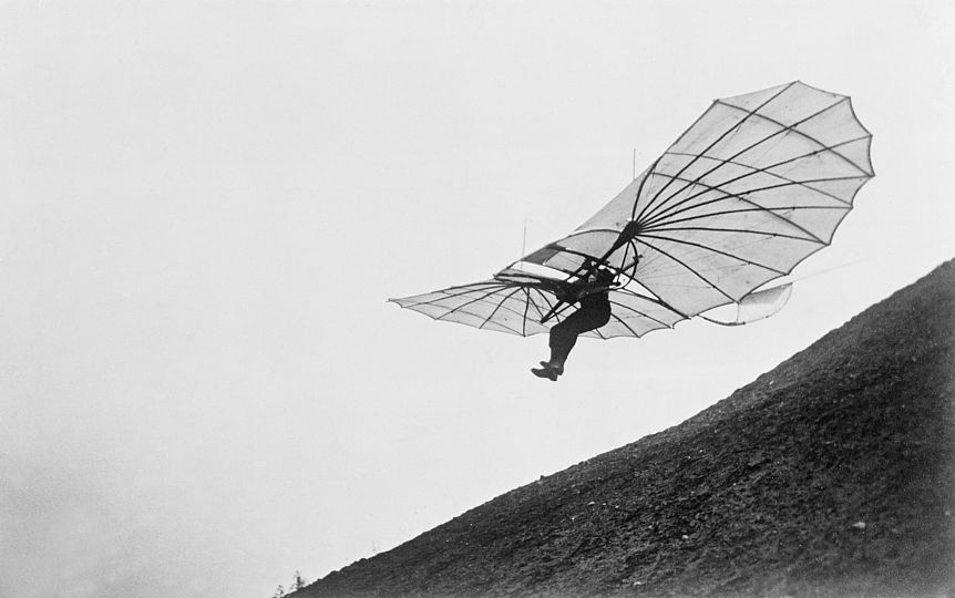 Otto Lilienthal beim Flug mit dem Normal-Segelapparat
