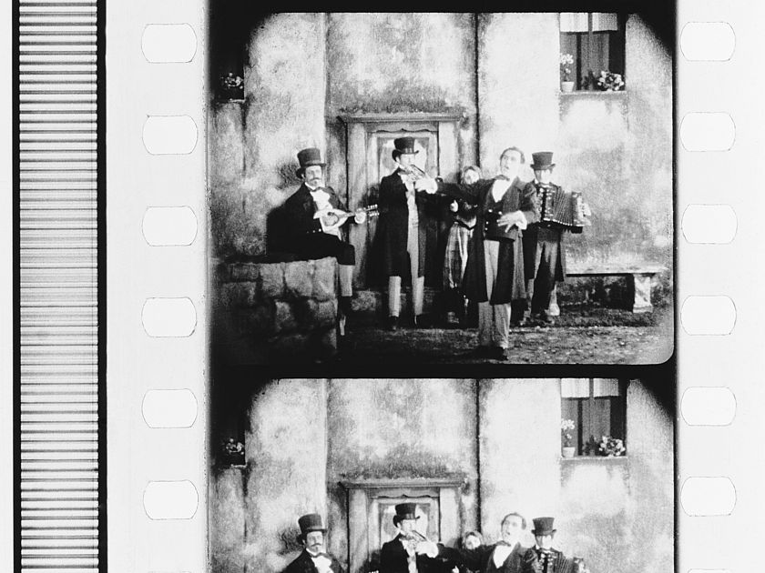 Sänger mit drei Musikanten.