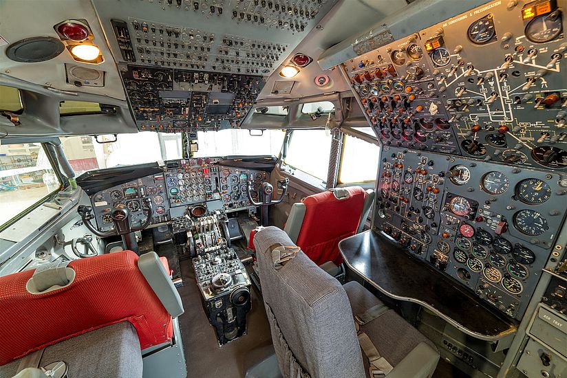 Frontsektion von Flugzeug Boeing 707.