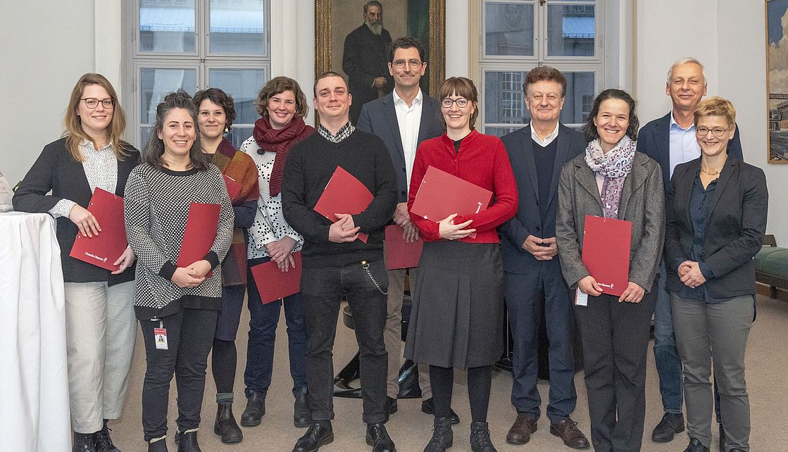 Julia Sawitzki, Anna Micheluz, Eva Angelin, Daniela Schneevoigt, Ludwig Bauer, Johannes Hagmann, Julia Bloemer, Wolfgang Heckl, Marisa Pamplona, Helmuth Trischler und Kärin Nickelsen bei der Verleihung des Publikationspreises des Deutschen Museums 2023