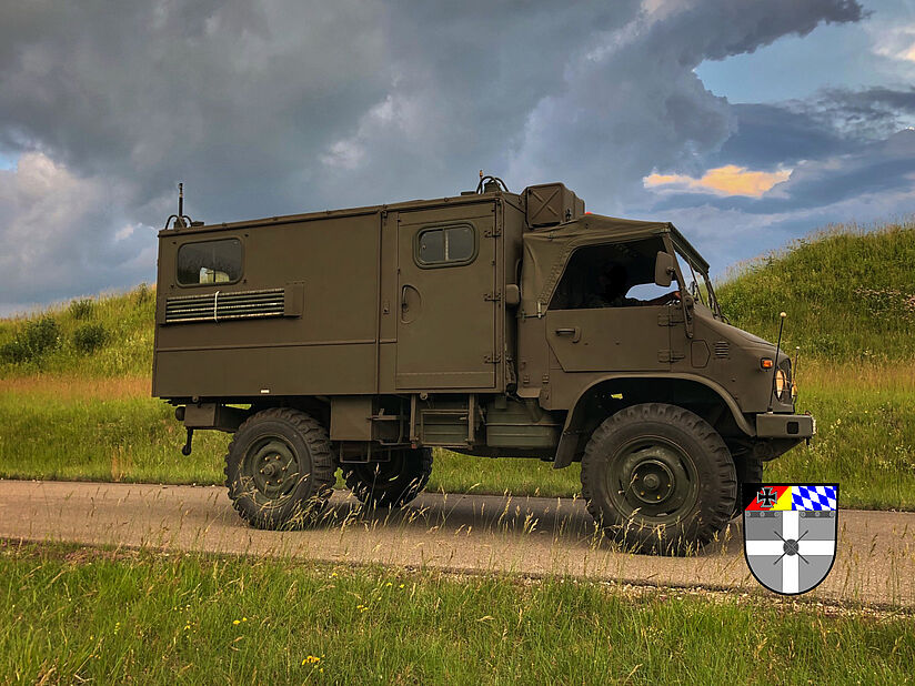 Bundeswehrfahrzeug Unimog 404.