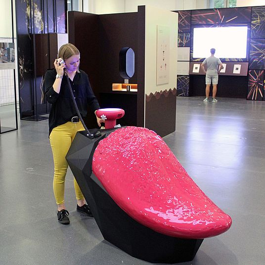 Interaktive Zunge in der Sonderausstellung Kosmos Kaffee.