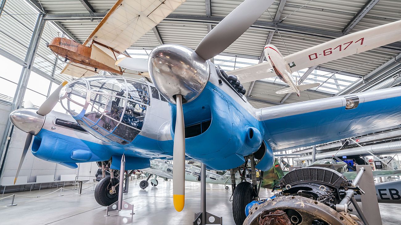 Militärflugzeug CASA 2.111 B in der Flugwerft Schleißheim.