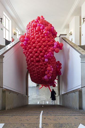 Balloninstallation im Treppenhaus