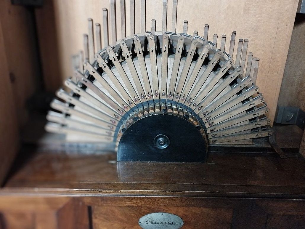 Detail des Adiaphons (Stimmgabelklaviers) von Wilhelm Uebelacker.