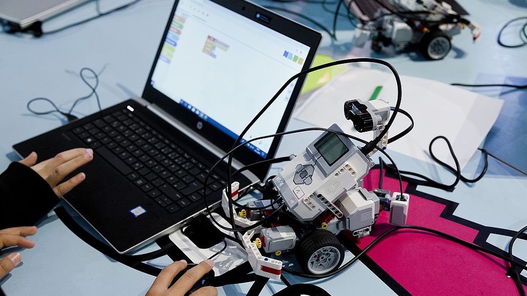 zum buchbaren Workshop "Schnupperkurs Robotik".