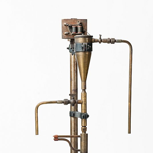 Apparat zur Herstellung künstlicher Rubine.