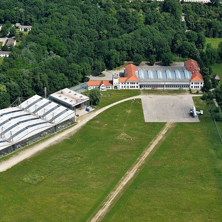 Luftaufnahme der Flugwerft Schleißheim.