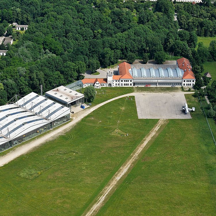 Luftaufnahme der Flugwerft Schleißheim.