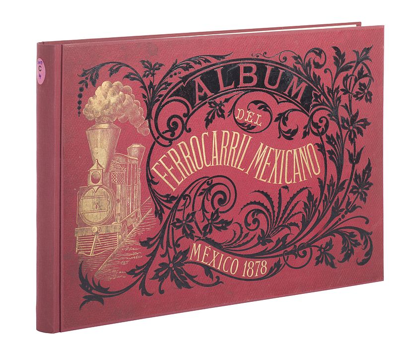 Einband mit einer auf der Strecke eingesetzten Lokomotive.